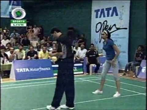 Deepika Padukone badminton