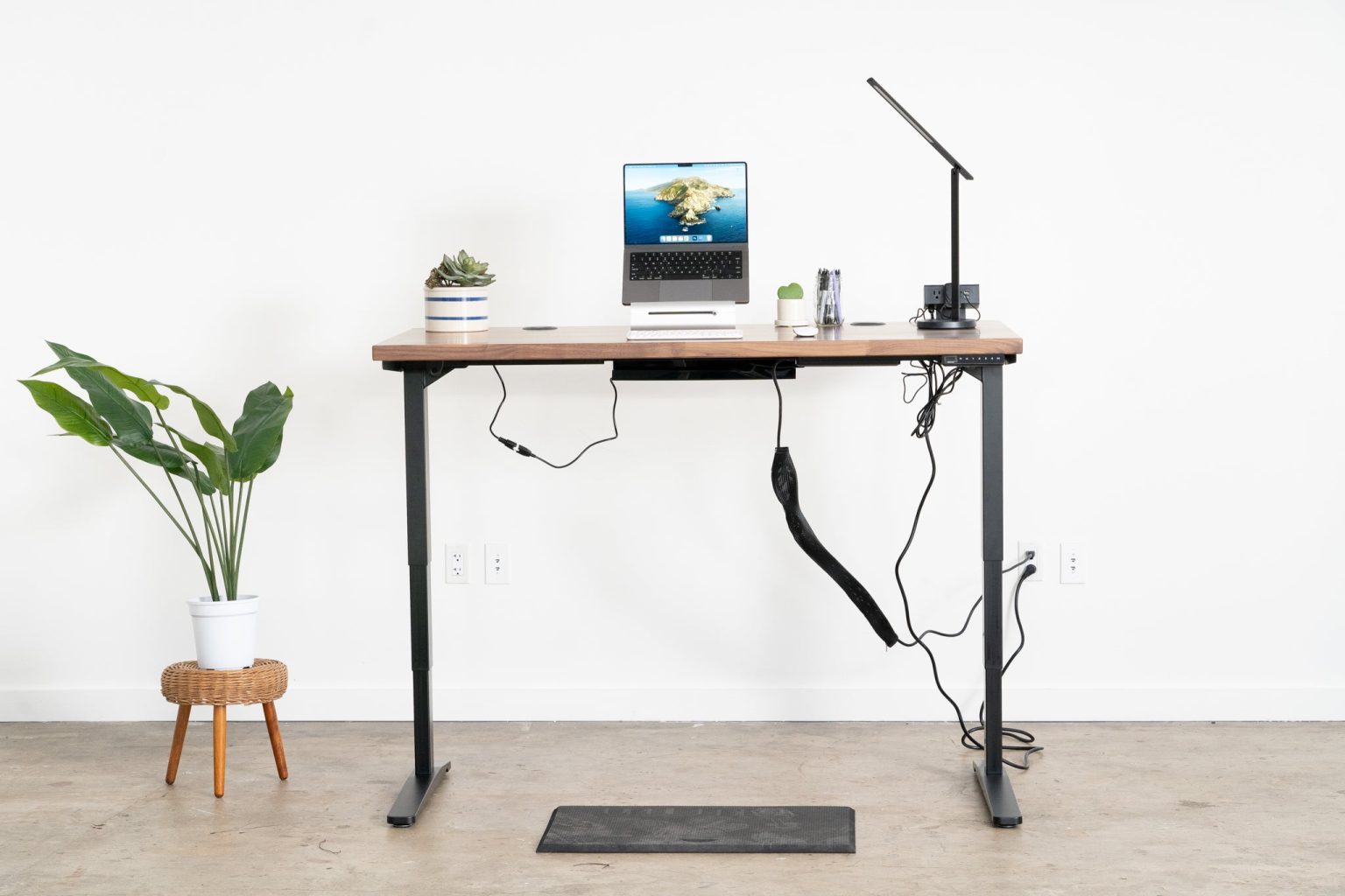 Ultimate Standing Desk to Revolutionize Your Workstation