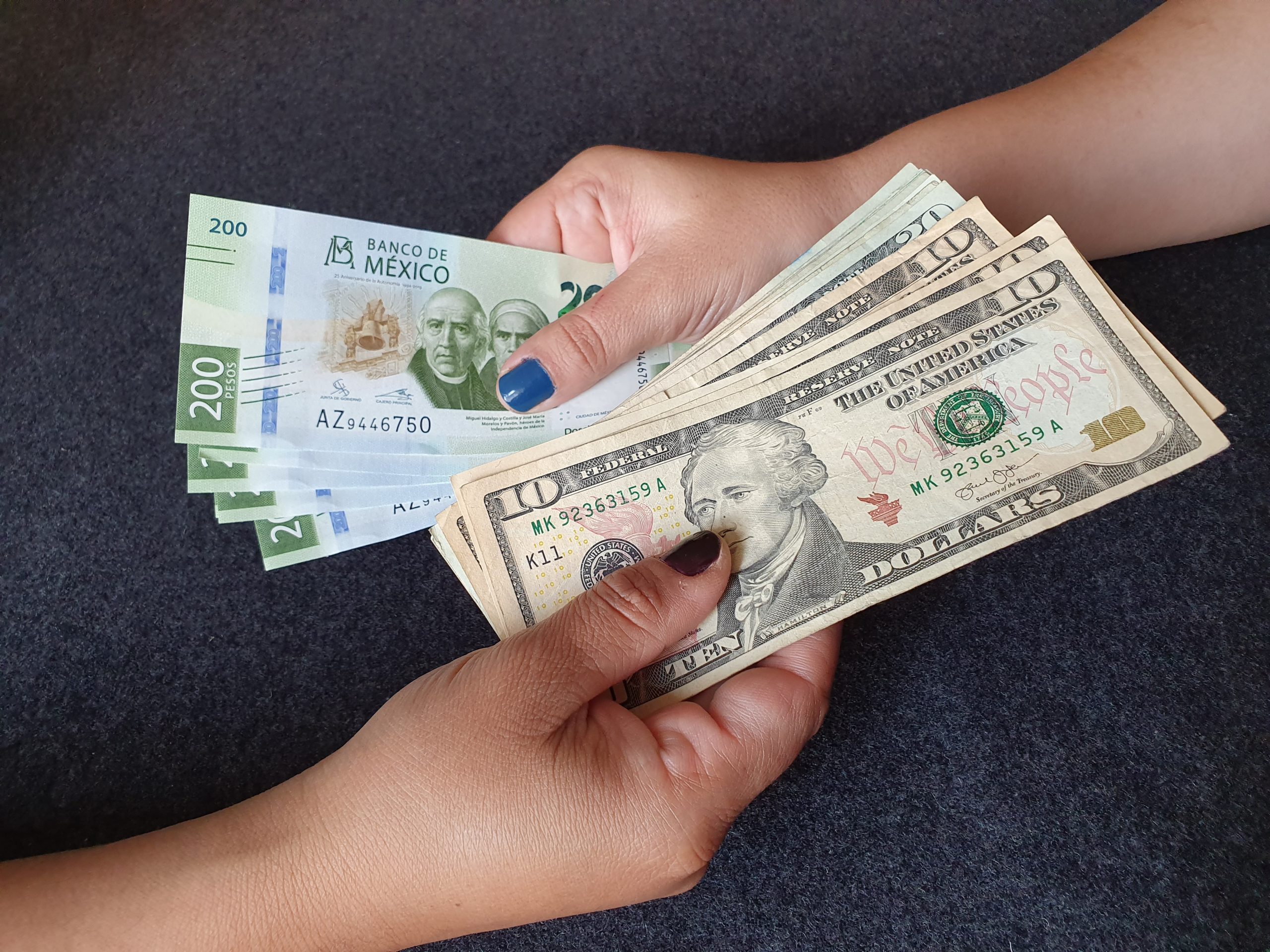  Pesos to USD Calculator – Convert Pesos to Dollars Now